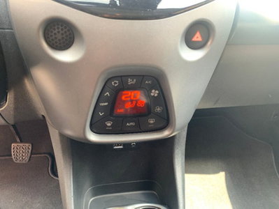 Toyota Aygo Connect 1.0 VVT-i 72 CV 5 porte x-music MMT (12)