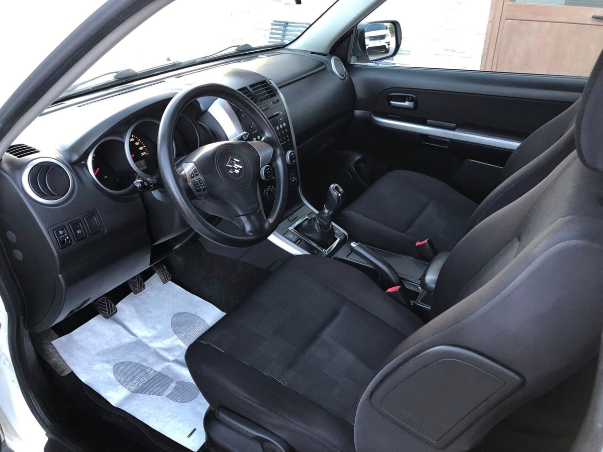 Suzuki Grand Vitara 1.9 DDiS 3 porte Offroad (8)