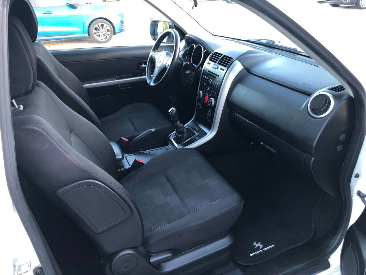 Suzuki Grand Vitara 1.9 DDiS 3 porte Offroad (9)