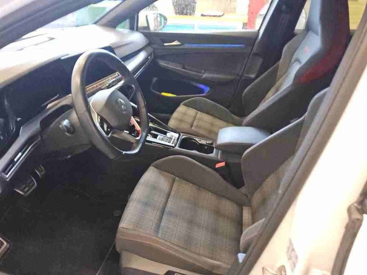 Volkswagen Golf 2.0 TSI GTI DSG (3)