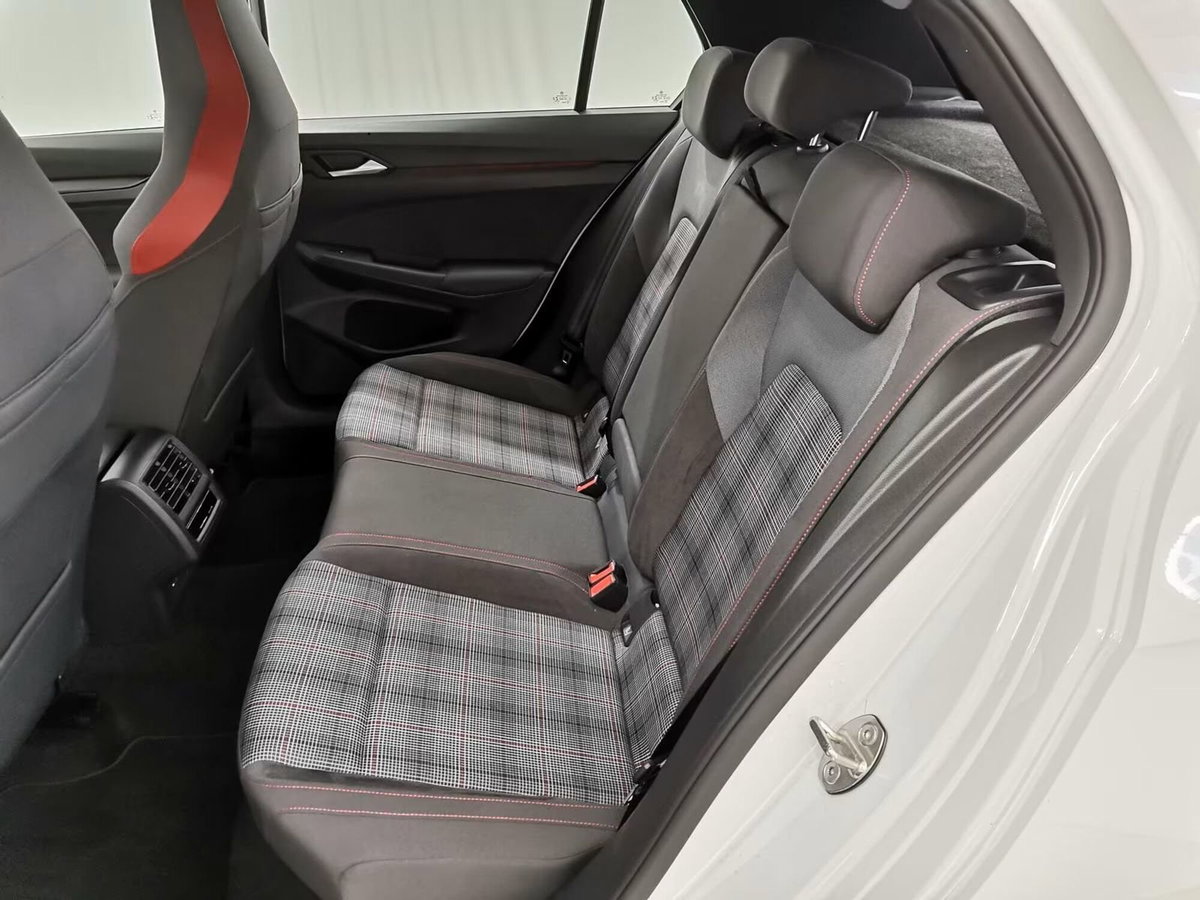 Volkswagen Golf 2.0 TSI GTI DSG (4)