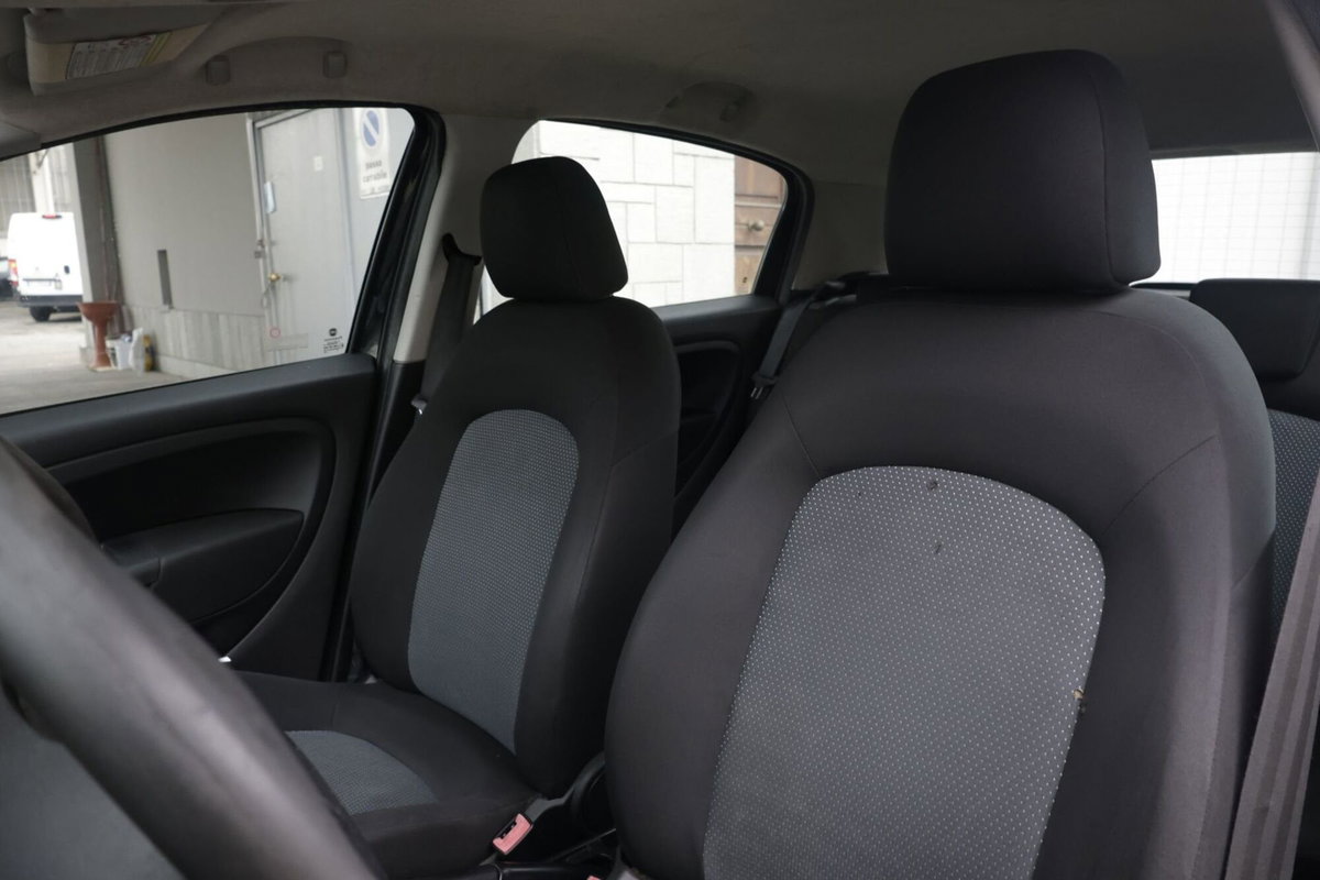 Fiat Grande Punto 1.3 MJT 75 CV 5 porte S&S Actual (16)