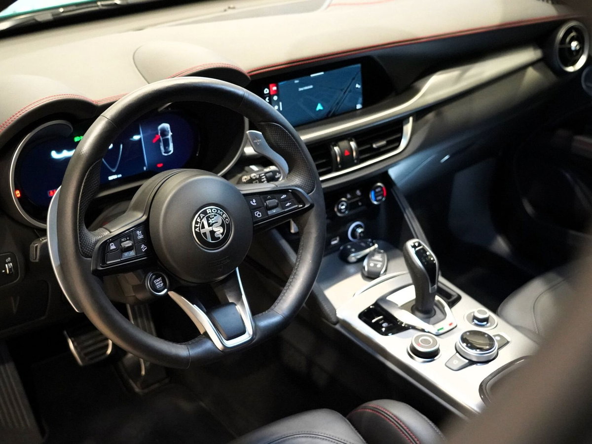 Alfa Romeo Stelvio 2.2 t Tributo Italiano Q4 210cv auto (4)