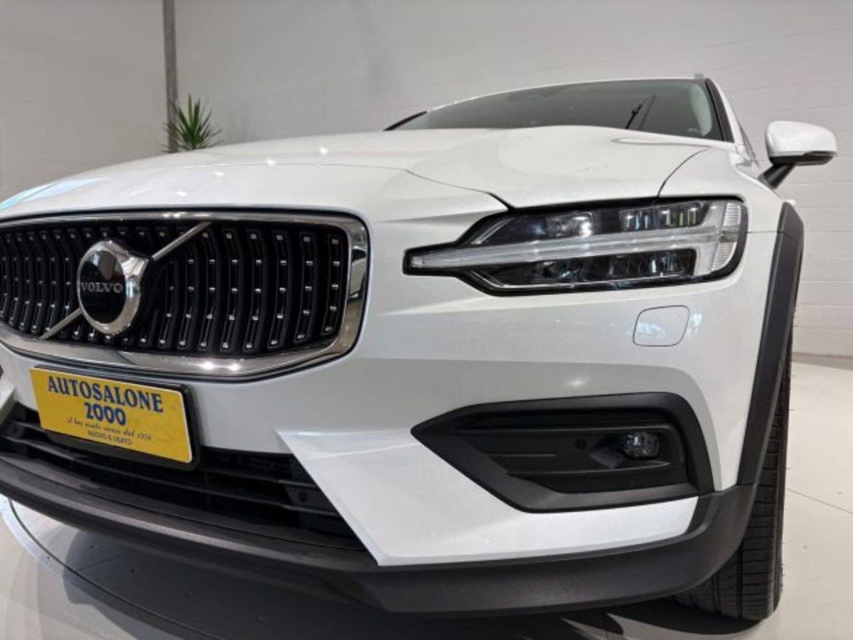 Volvo V60 Cross Country 2.0 b4 Plus awd auto (18)