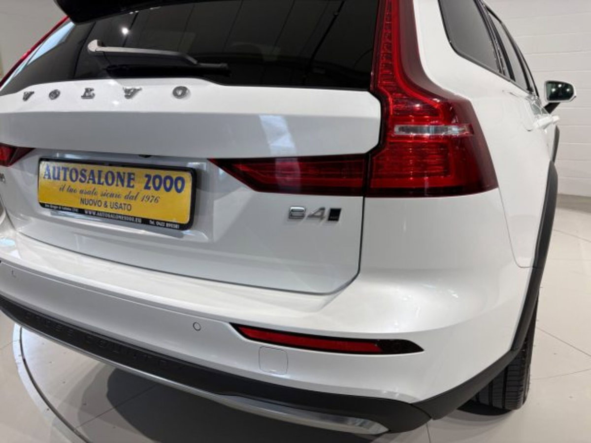 Volvo V60 Cross Country 2.0 b4 Plus awd auto (19)