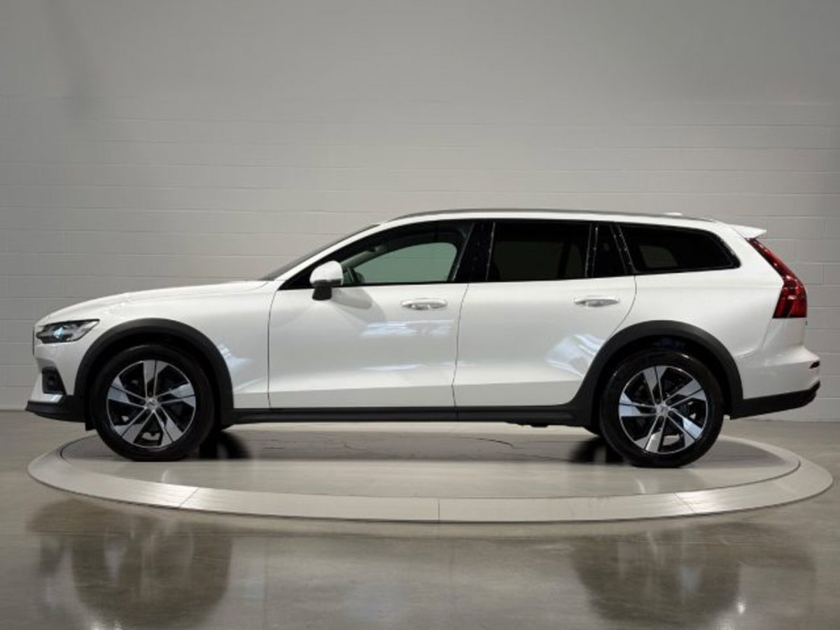 Volvo V60 Cross Country 2.0 b4 Plus awd auto (2)