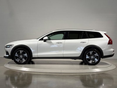 Volvo V60 Cross Country 2.0 b4 Plus awd auto (2)