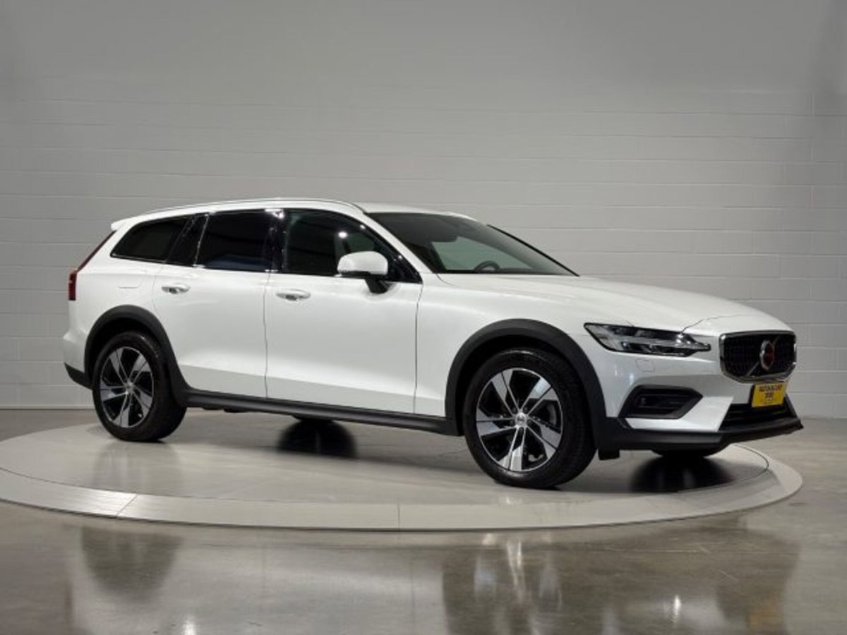 Volvo V60 Cross Country 2.0 b4 Plus awd auto (7)