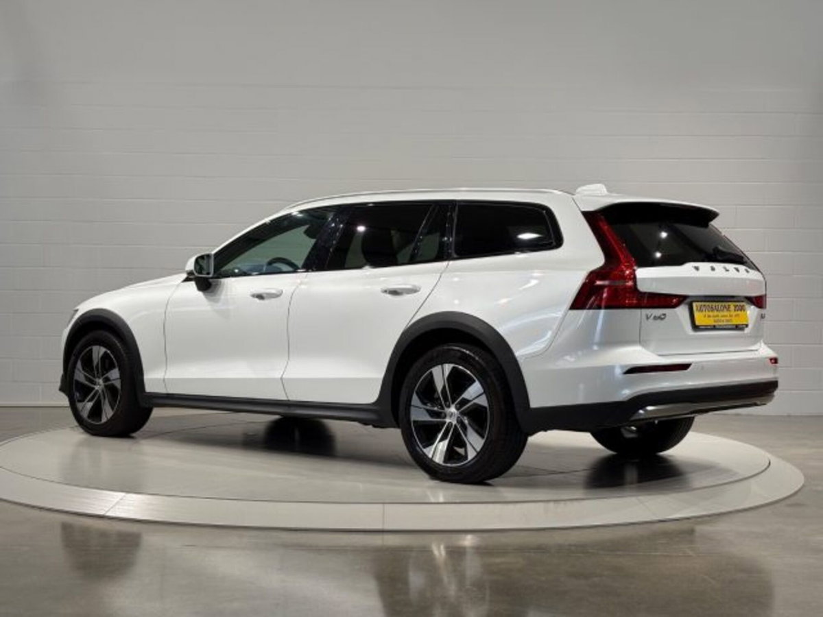 Volvo V60 Cross Country 2.0 b4 Plus awd auto (3)