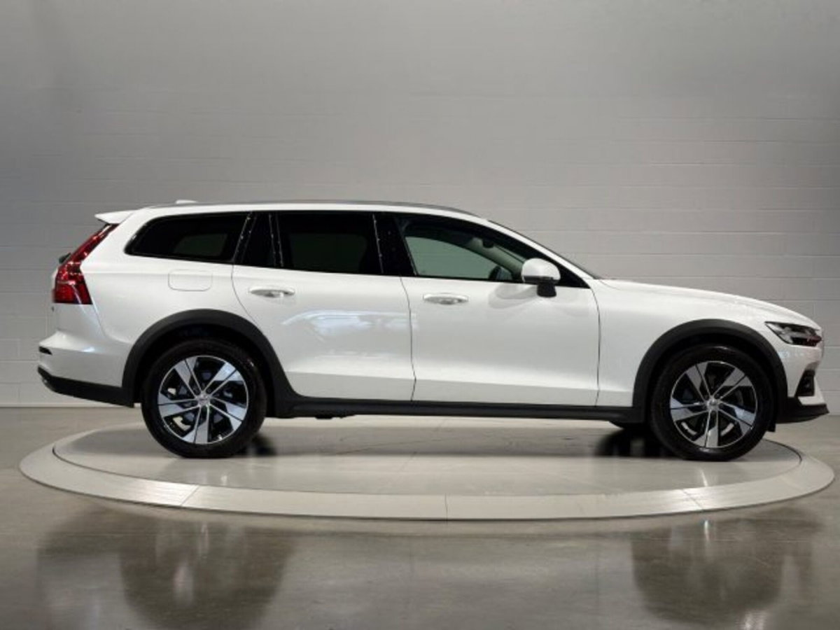 Volvo V60 Cross Country 2.0 b4 Plus awd auto (6)
