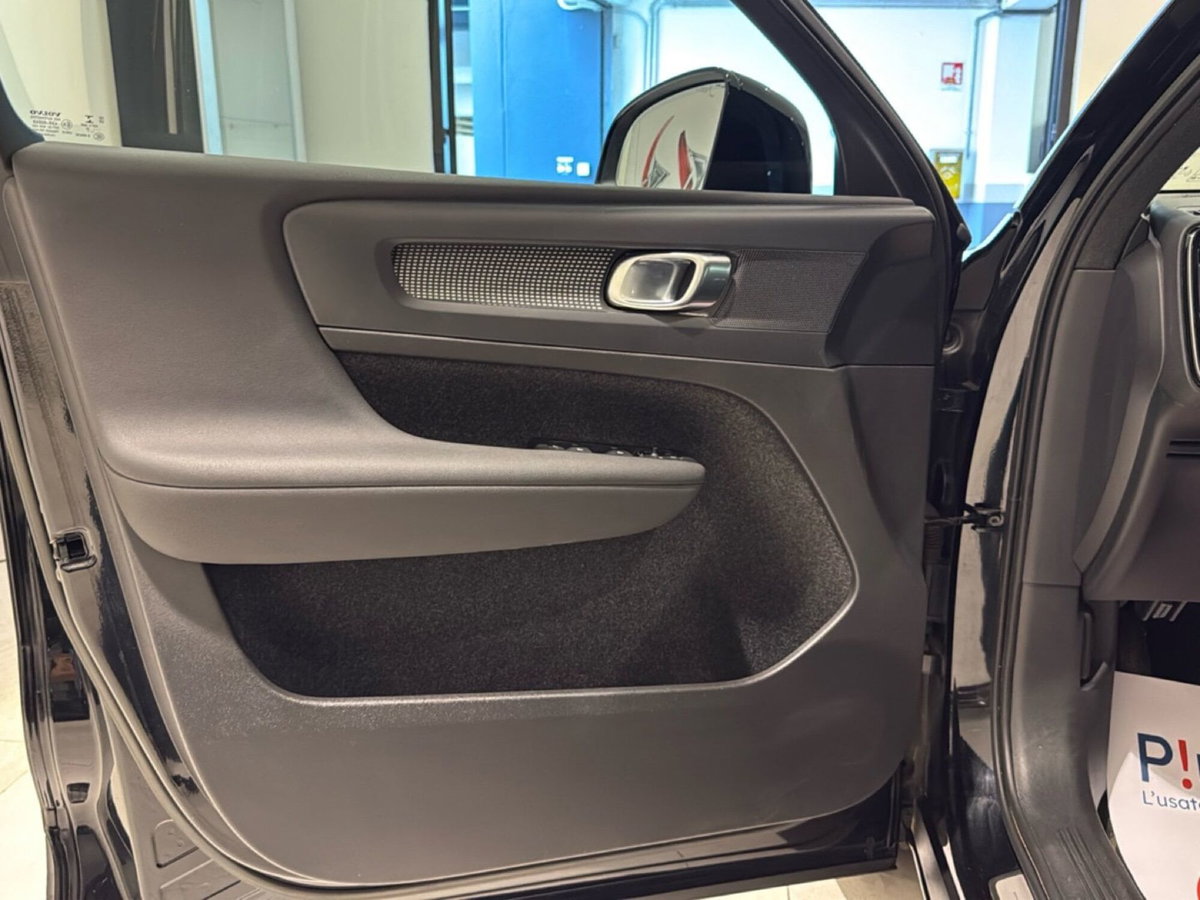 Volvo XC40 T5 Recharge Plug-in Hybrid R-design (18)