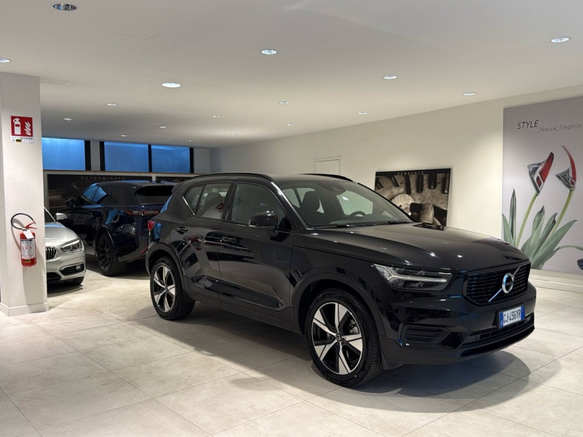Volvo XC40 T5 Recharge Plug-in Hybrid R-design (2)