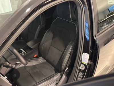 Volvo XC40 T5 Recharge Plug-in Hybrid R-design (3)