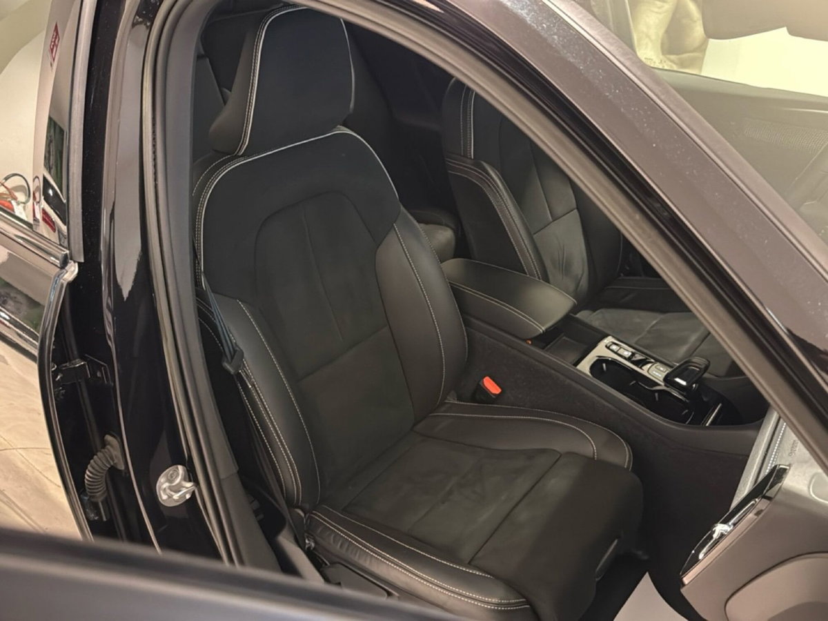 Volvo XC40 T5 Recharge Plug-in Hybrid R-design (5)
