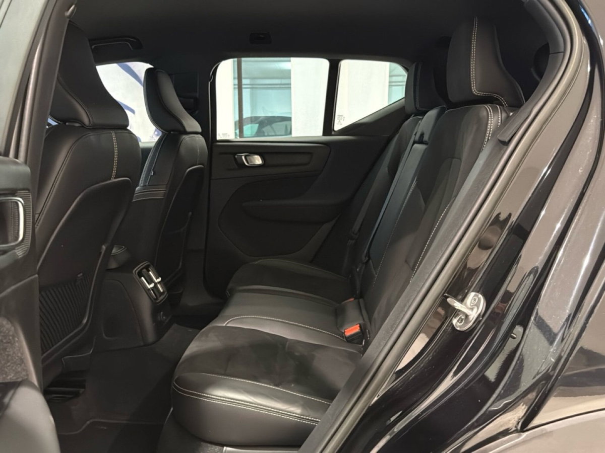 Volvo XC40 T5 Recharge Plug-in Hybrid R-design (8)
