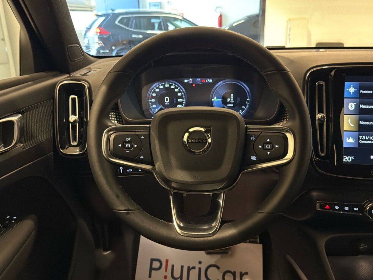 Volvo XC40 T5 Recharge Plug-in Hybrid R-design (9)