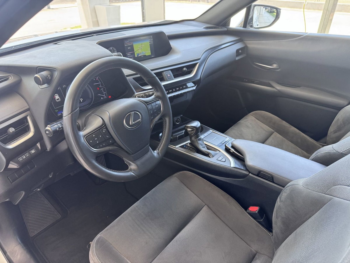 Lexus UX Hybrid 4WD Luxury (8)