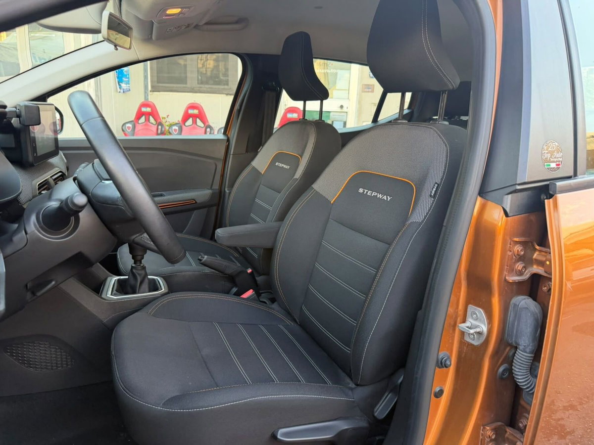 Dacia Sandero Stepway 1.0 TCe 100CV ECO-G 15th Anniversary (17)