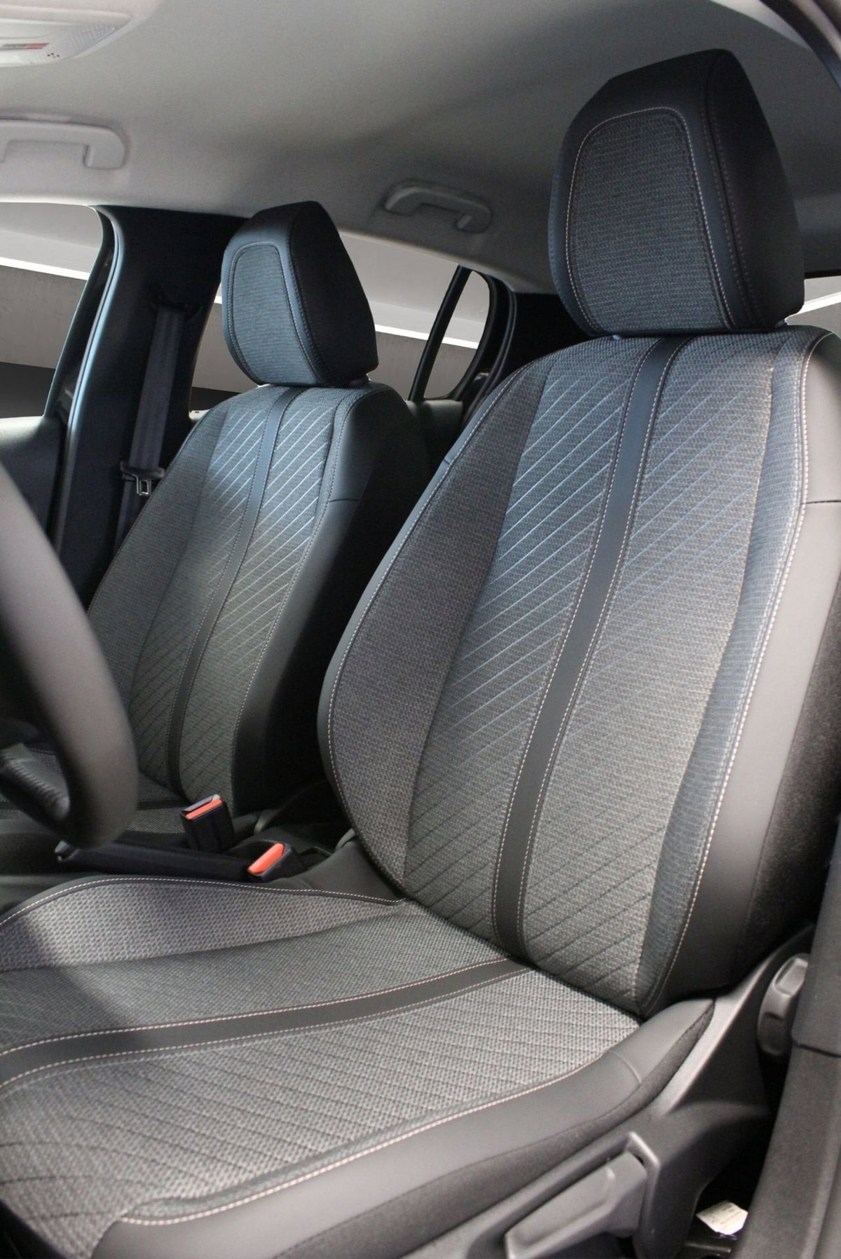 Peugeot 208 PureTech 100 Stop&Start 5 porte Allure (11)