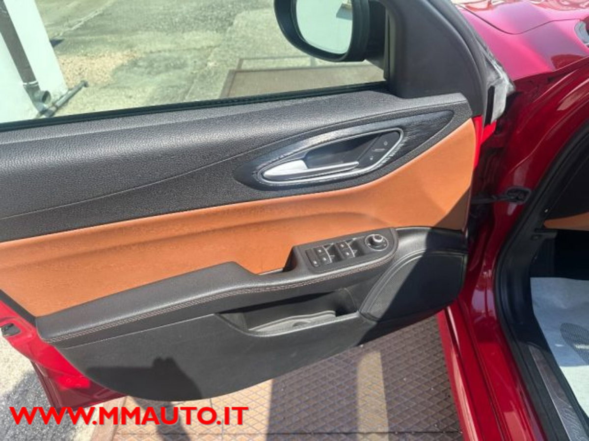 Alfa Romeo Giulia 2.2 Turbodiesel 190CV AT8 AWD Q4 B-Tech (12)