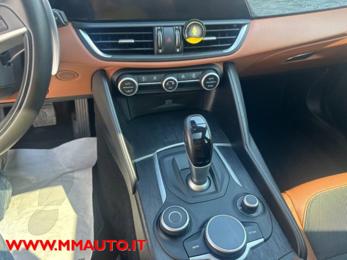 Alfa Romeo Giulia 2.2 Turbodiesel 190CV AT8 AWD Q4 B-Tech (16)