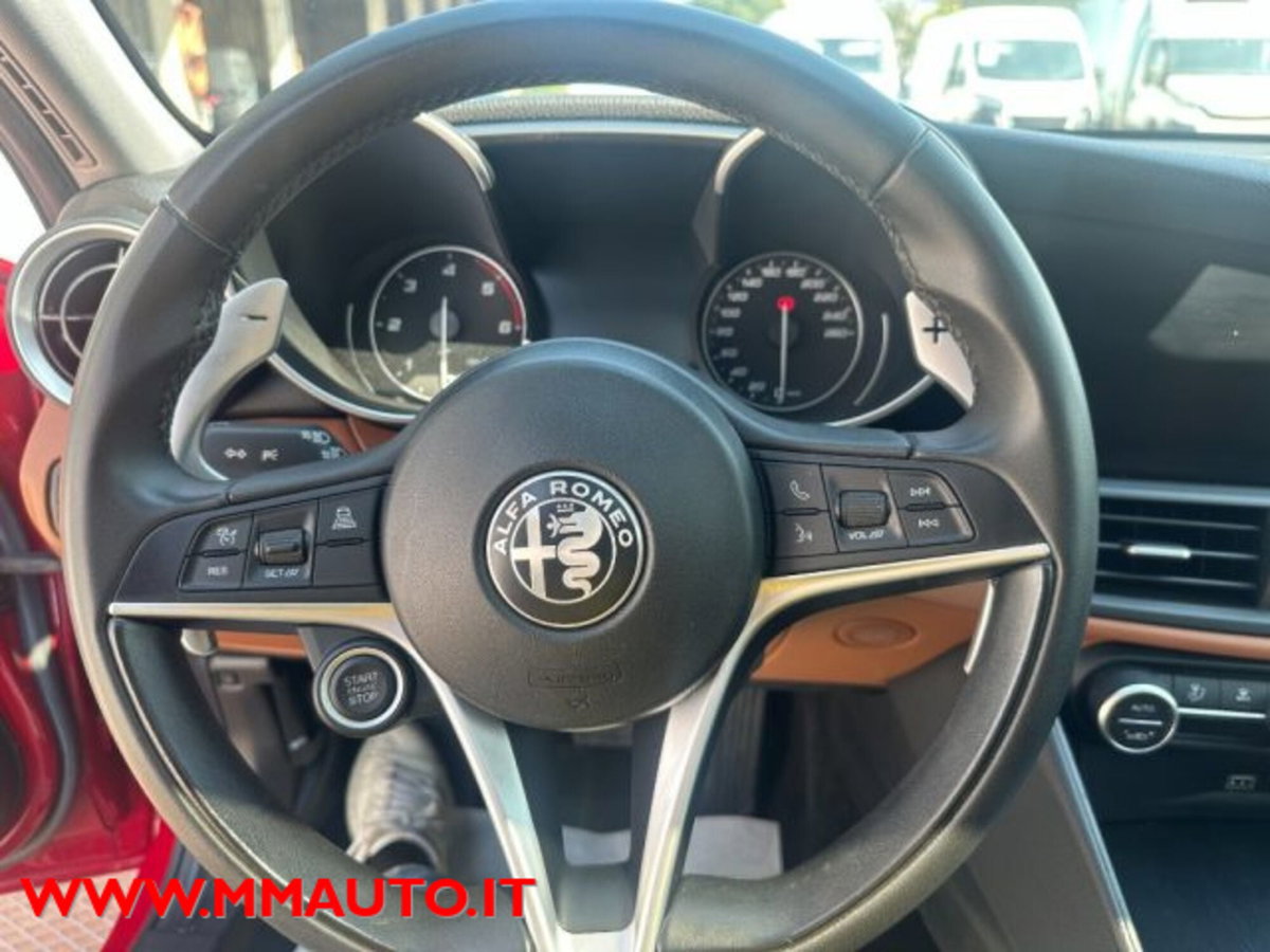 Alfa Romeo Giulia 2.2 Turbodiesel 190CV AT8 AWD Q4 B-Tech (17)