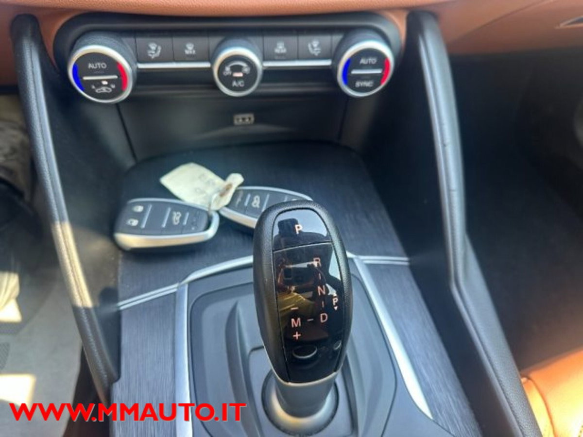 Alfa Romeo Giulia 2.2 Turbodiesel 190CV AT8 AWD Q4 B-Tech (19)