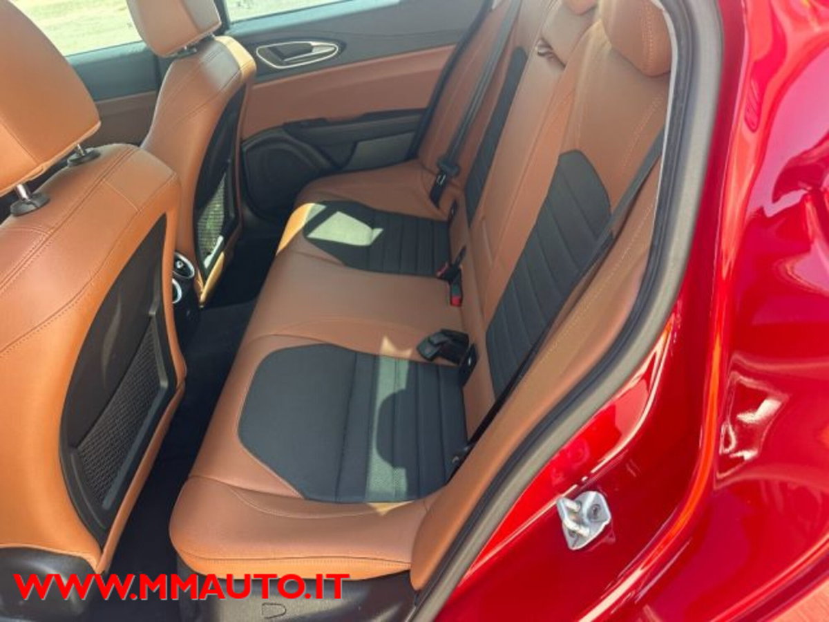 Alfa Romeo Giulia 2.2 Turbodiesel 190CV AT8 AWD Q4 B-Tech (9)