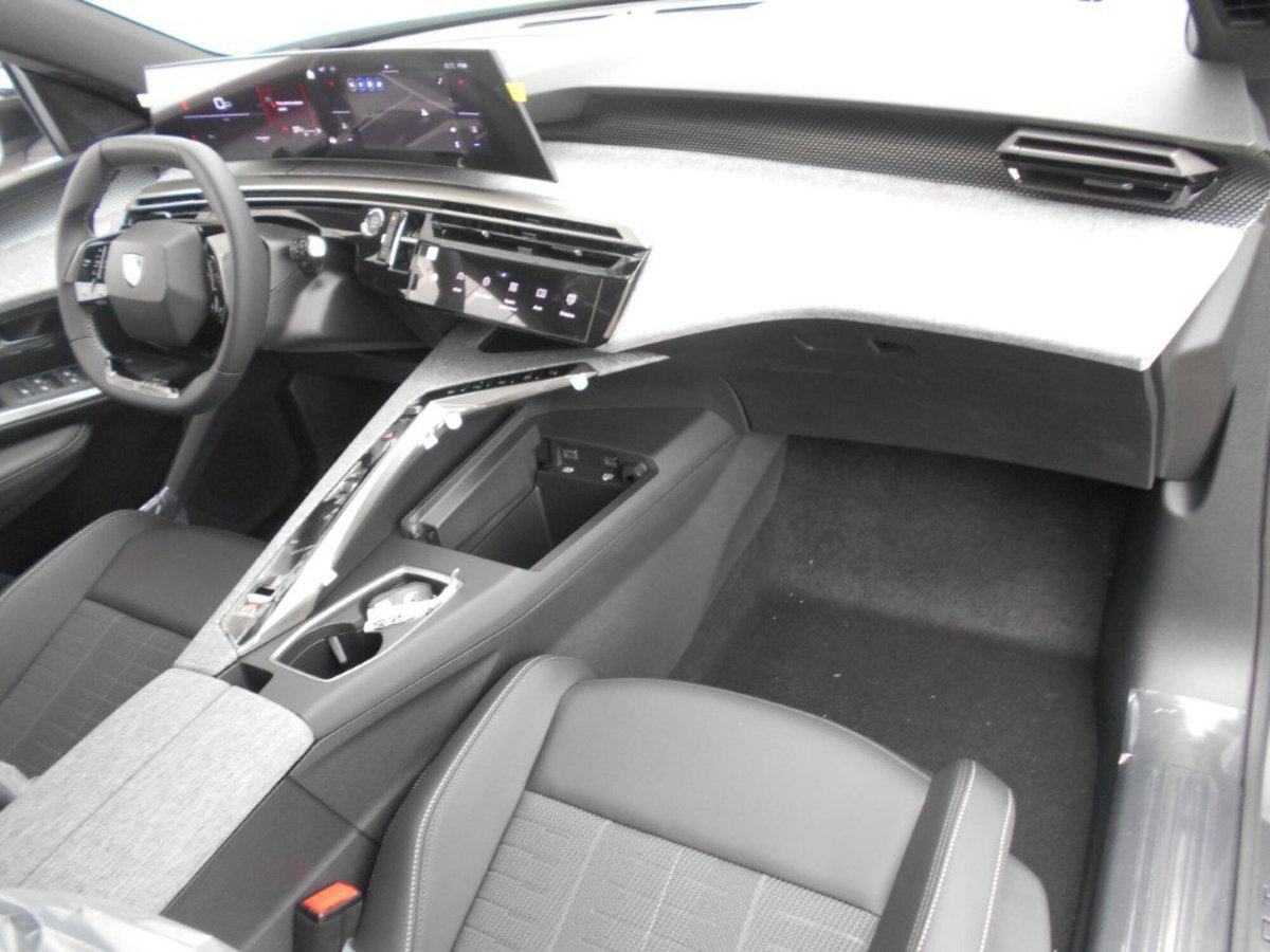 Peugeot 5008 1.2 hybrid GT 145cv 7p.ti e-dcs6 (6)