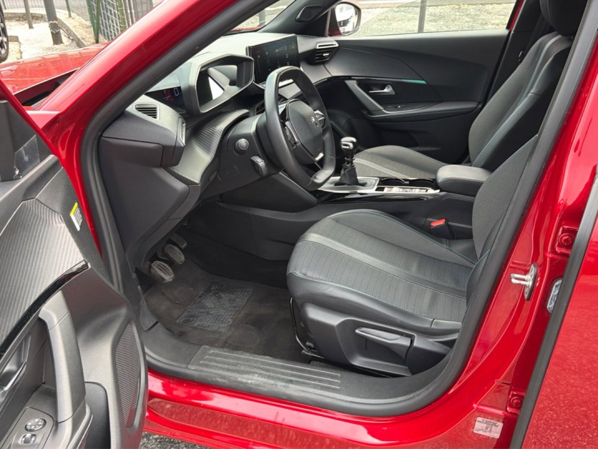 Peugeot 2008 PureTech 130 S&S Allure Pack (12)