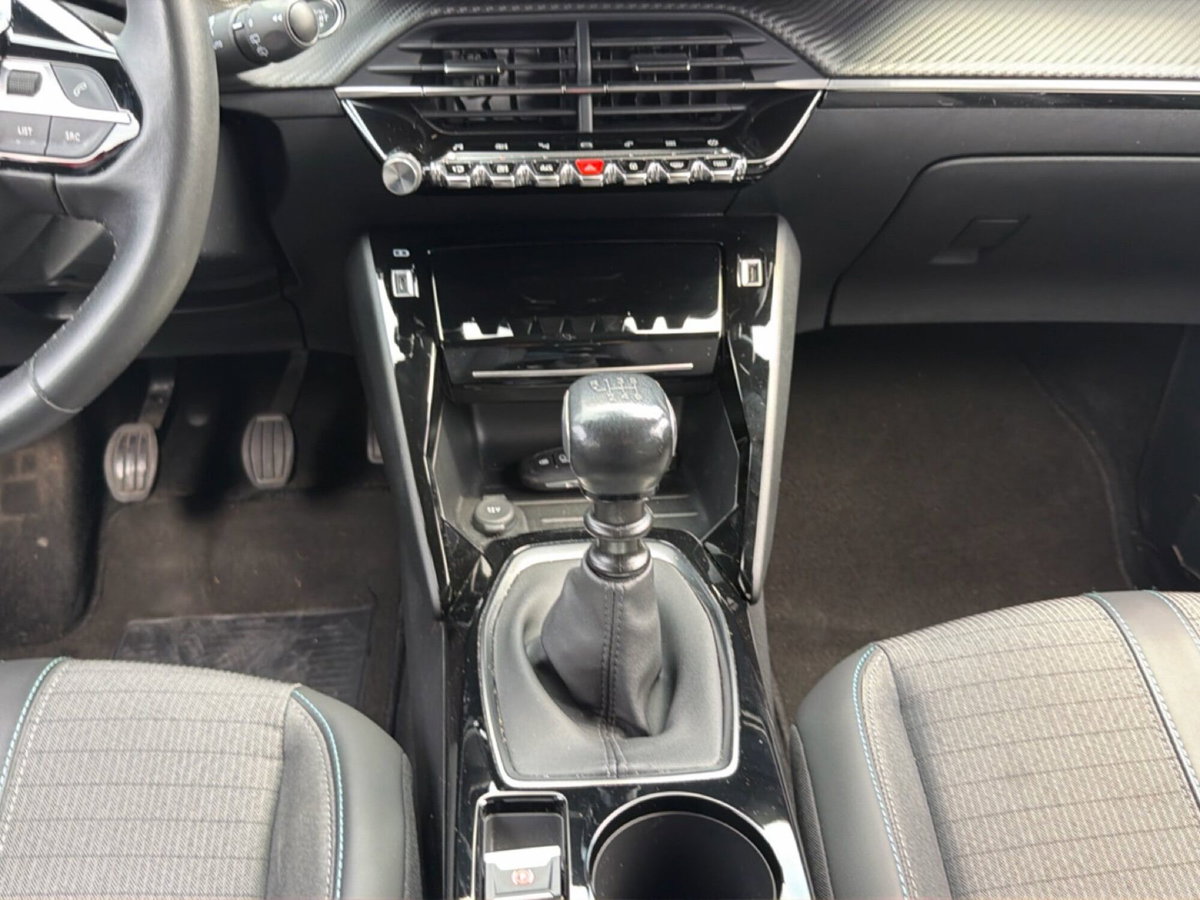 Peugeot 2008 PureTech 130 S&S Allure Pack (17)