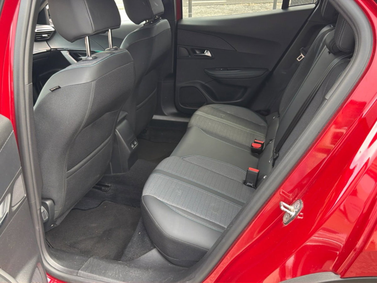 Peugeot 2008 PureTech 130 S&S Allure Pack (18)
