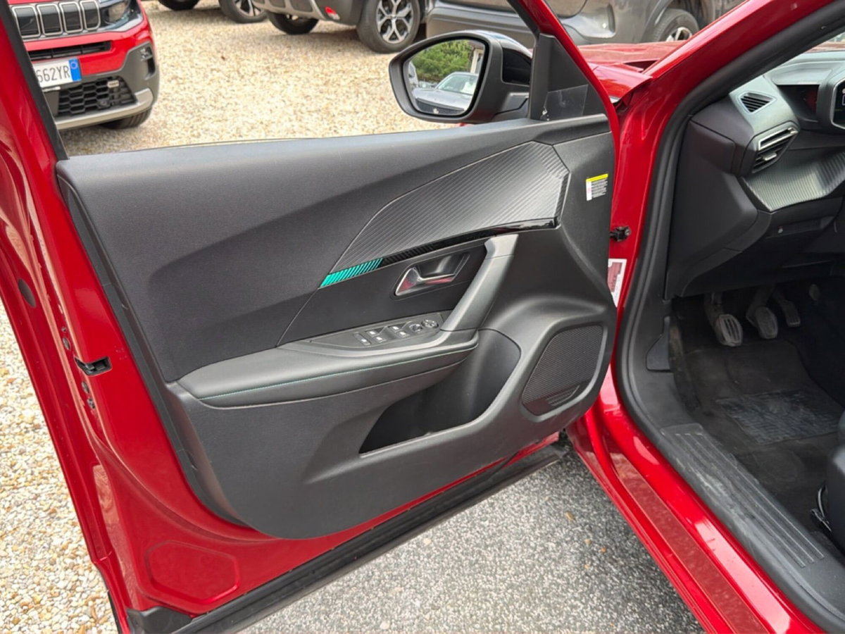 Peugeot 2008 PureTech 130 S&S Allure Pack (19)