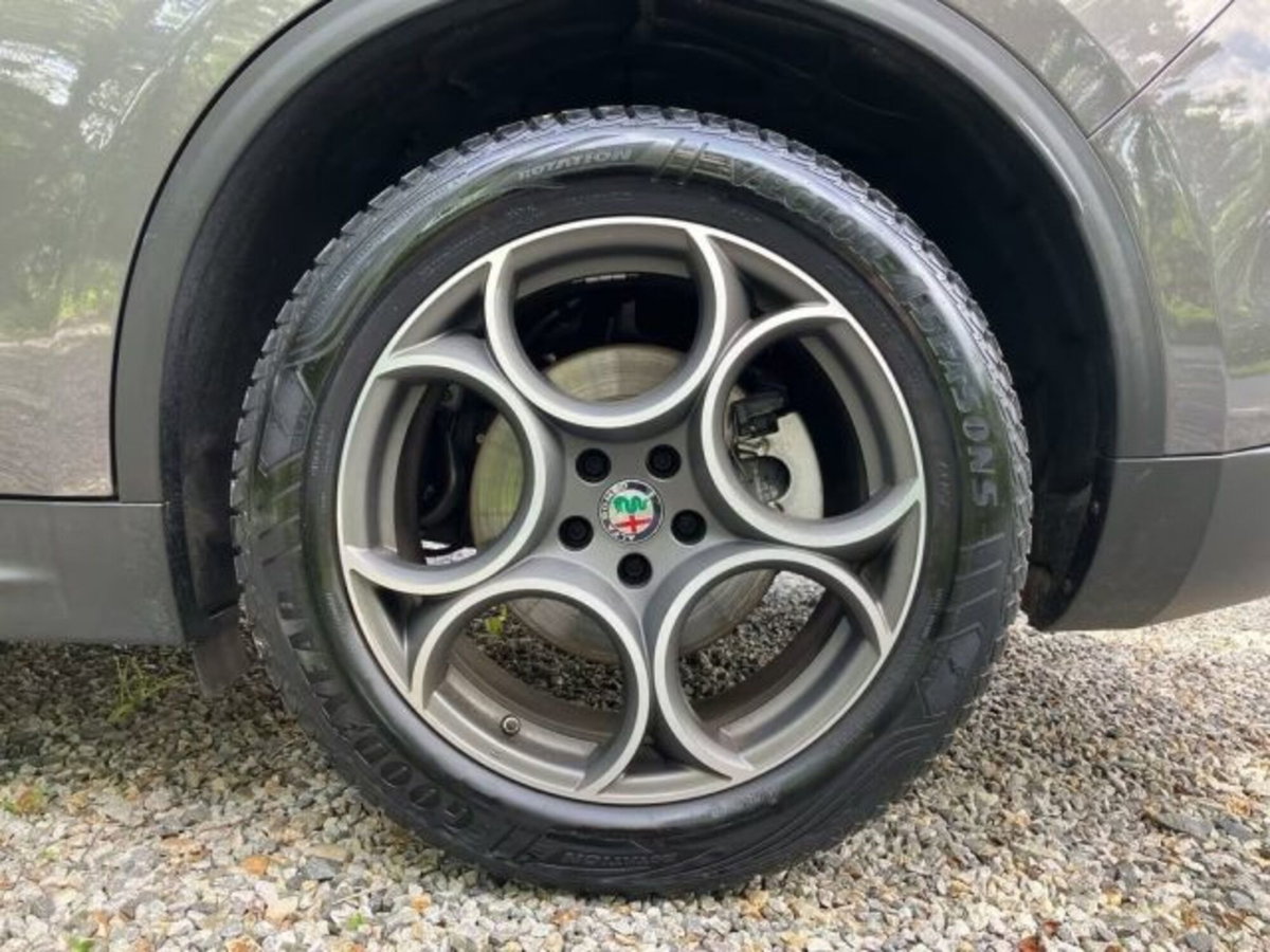 Alfa Romeo Stelvio Stelvio 2.0 Turbo 200 CV AT8 Q4 Super Business (13)