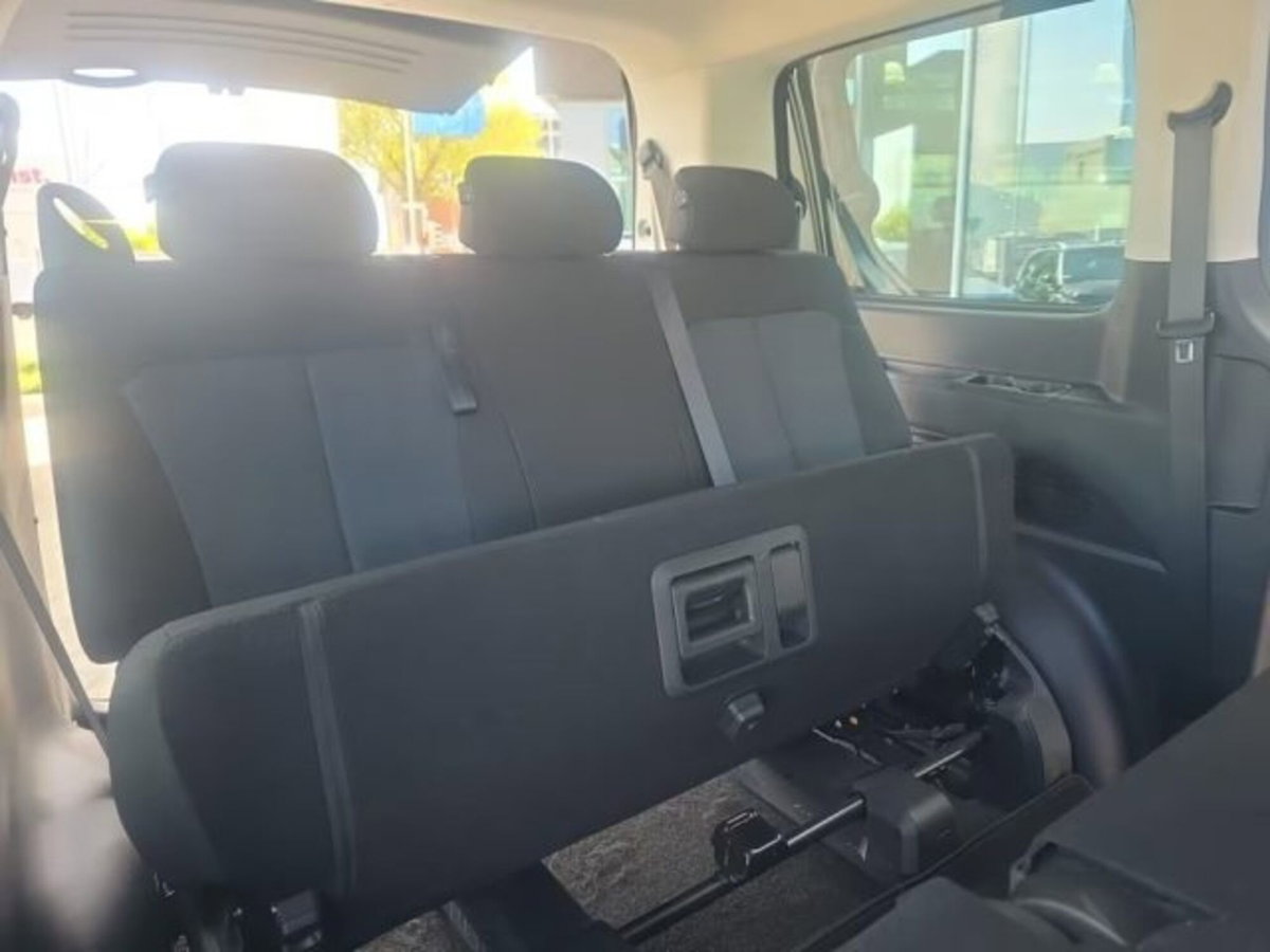 Hyundai Staria 2.2 2wd auto (12)