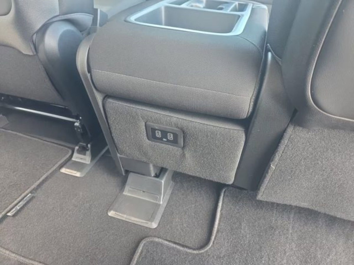 Hyundai Staria 2.2 2wd auto (13)