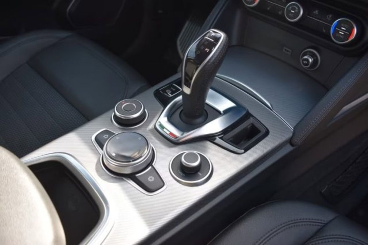Alfa Romeo Stelvio Stelvio 2.0 Turbo 200 CV AT8 Q4 Super Business (19)