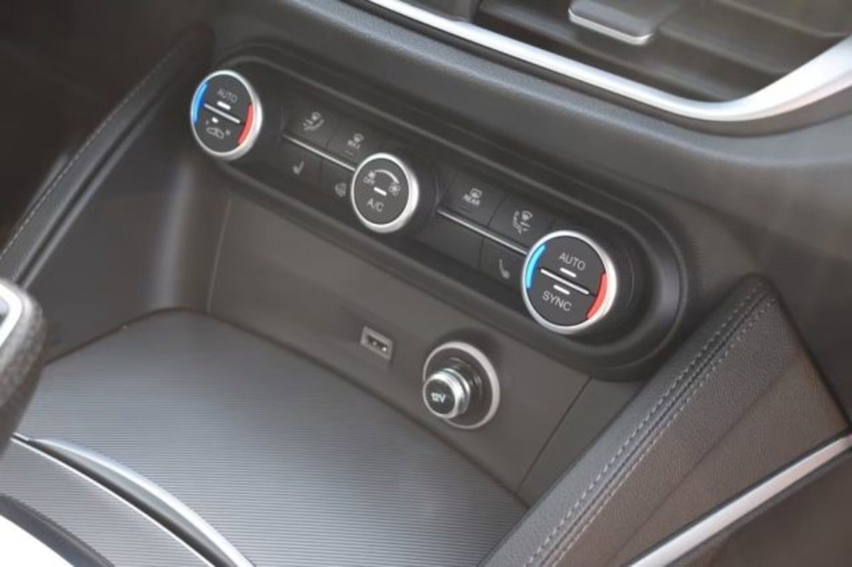 Alfa Romeo Stelvio Stelvio 2.0 Turbo 200 CV AT8 Q4 Super Business (20)