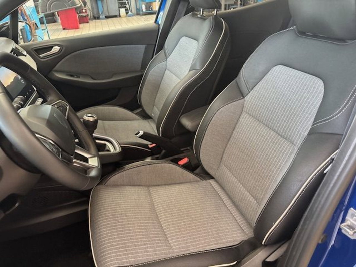 Renault Clio TCe 90 CV 5 porte Techno (10)