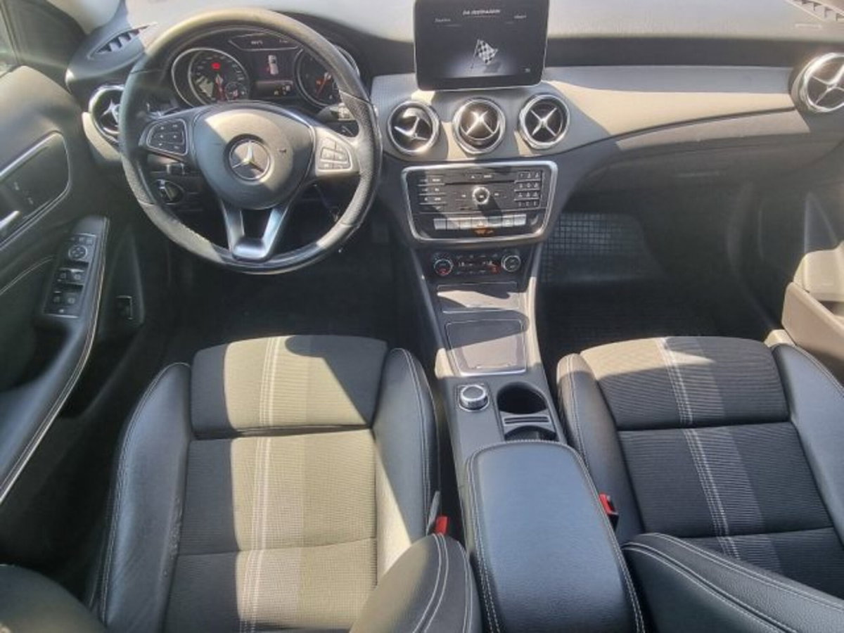 Mercedes-Benz GLA SUV 200 d Automatic Premium (12)