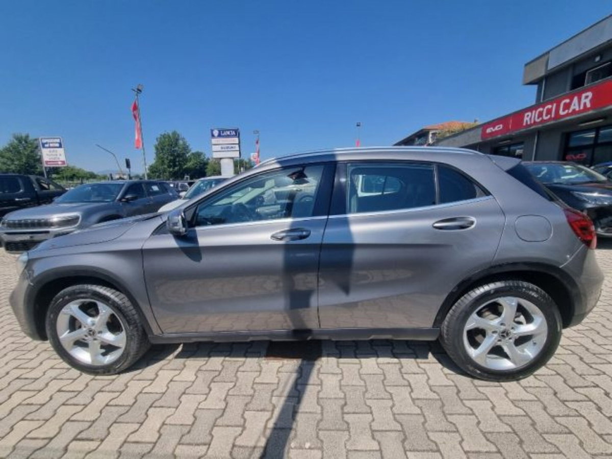 Mercedes-Benz GLA SUV 200 d Automatic Premium (3)