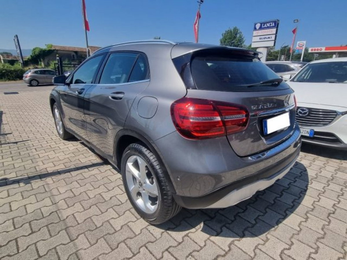 Mercedes-Benz GLA SUV 200 d Automatic Premium (4)