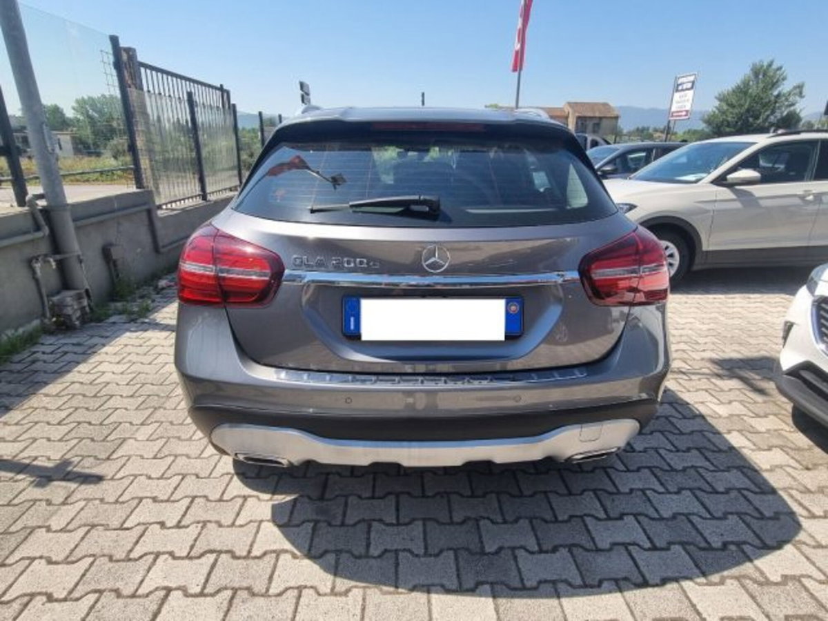 Mercedes-Benz GLA SUV 200 d Automatic Premium (5)