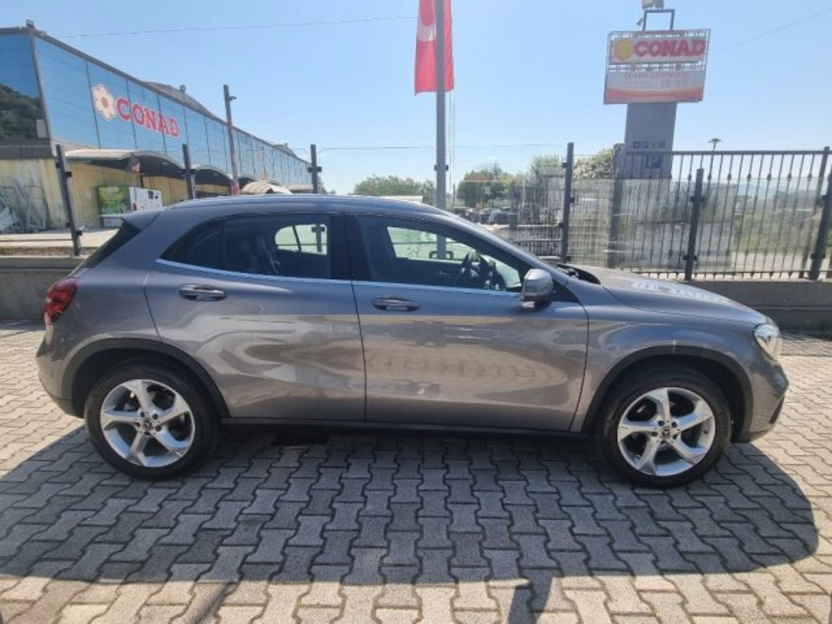 Mercedes-Benz GLA SUV 200 d Automatic Premium (7)