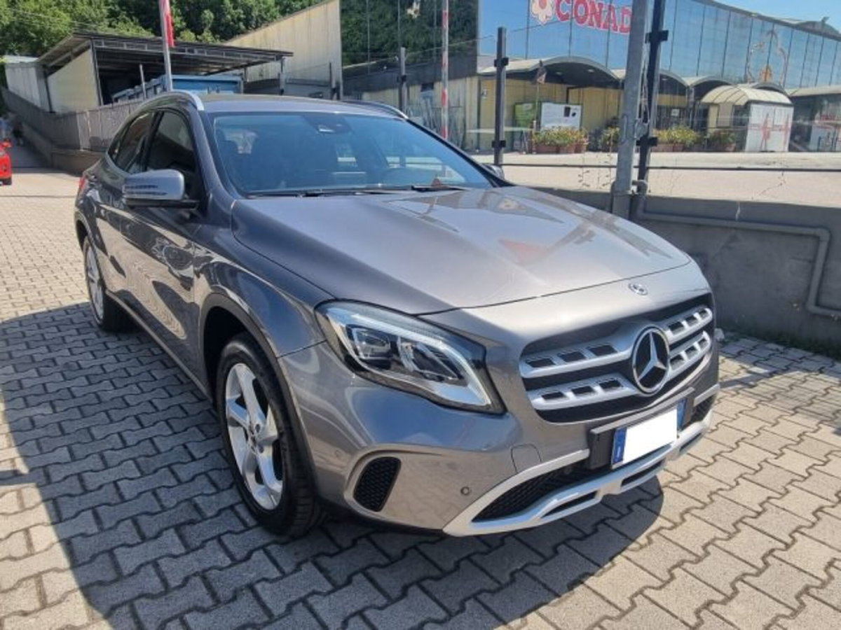 Mercedes-Benz GLA SUV 200 d Automatic Premium (8)