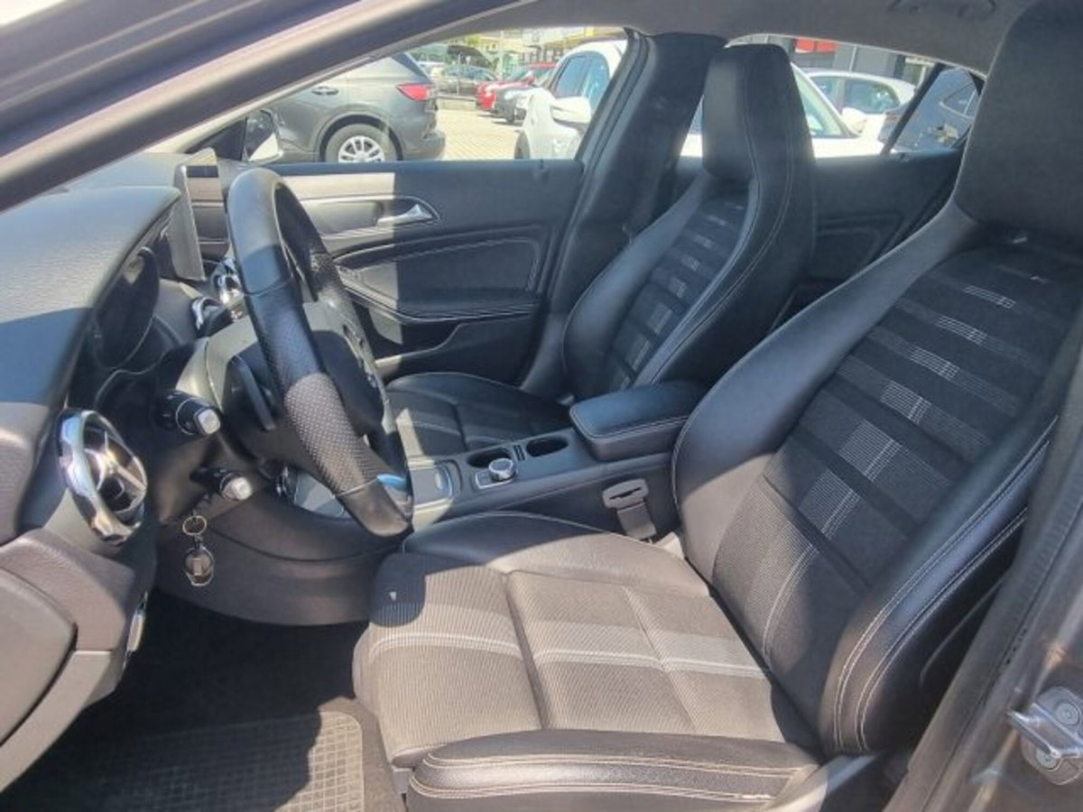 Mercedes-Benz GLA SUV 200 d Automatic Premium (9)