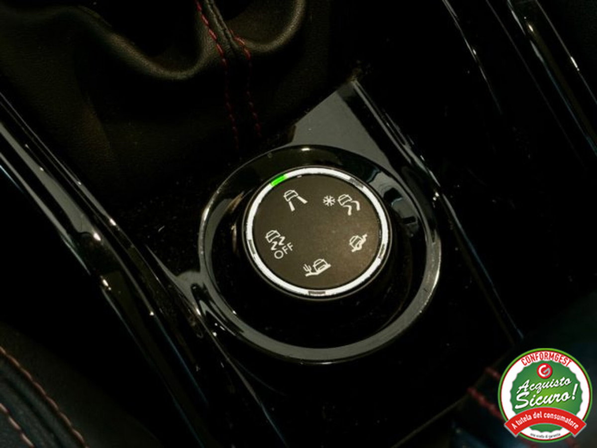 Peugeot 2008 BlueHDi 100 S&S GT Line (14)