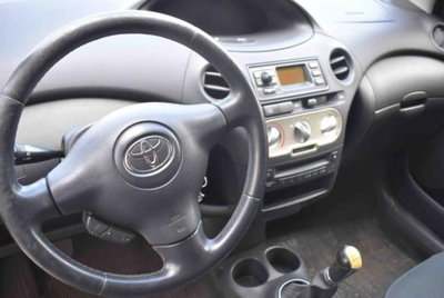 Toyota Yaris 16V cat 3 porte Sol (11)