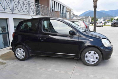 Toyota Yaris 16V cat 3 porte Sol (4)