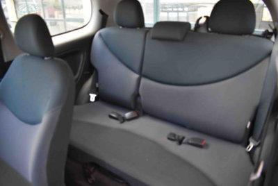 Toyota Yaris 16V cat 3 porte Sol (9)